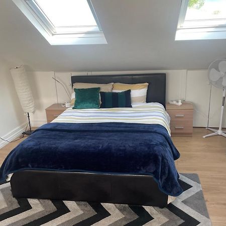 Beautiful Loft With En-Suit In A Family House, Londra Dış mekan fotoğraf